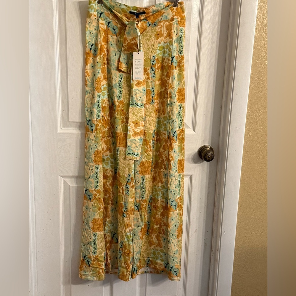 Shore Brand Floral Pant with long slits in legs SZ M GORGEOUS!! NWT